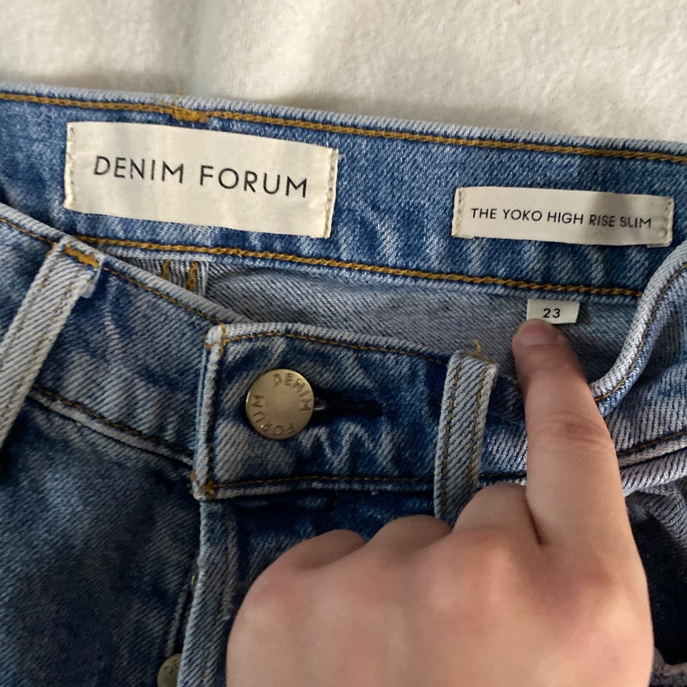 Aritzia Denim forum the yoko high rise slim W23 - Picture 4 of 4